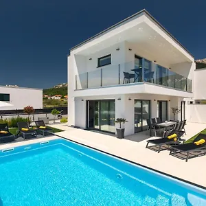 Supernus With Heated Pool Baška